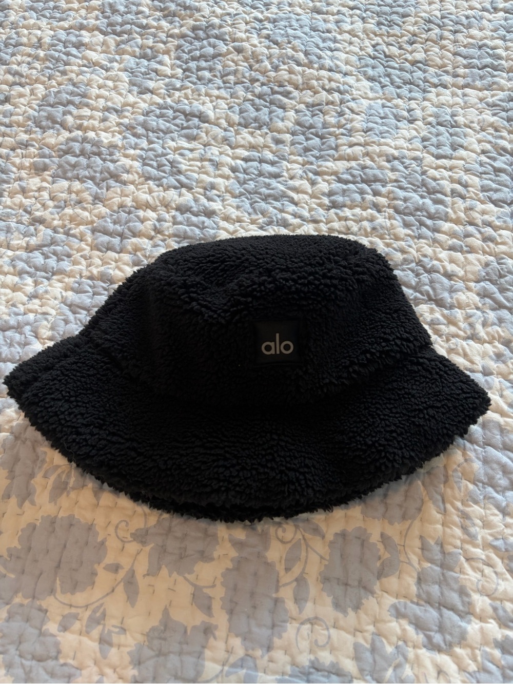 Alo Yoga Sherpa Bucket Hat - Picture 2 of 4
